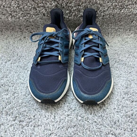 Adidas Women’s Ultraboost Running Shoes, Size 12 - Picture 4 of 8